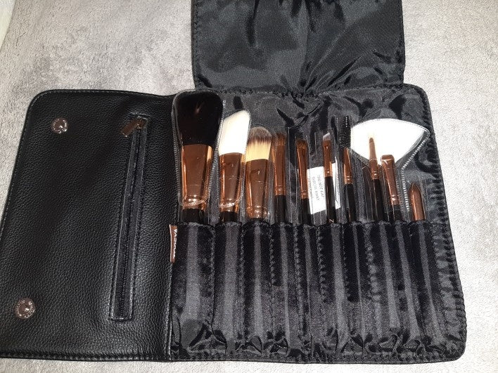 10-Piece Fiber Makeup Brush Set with Portable Pack – Perfect for Beginners & Pros