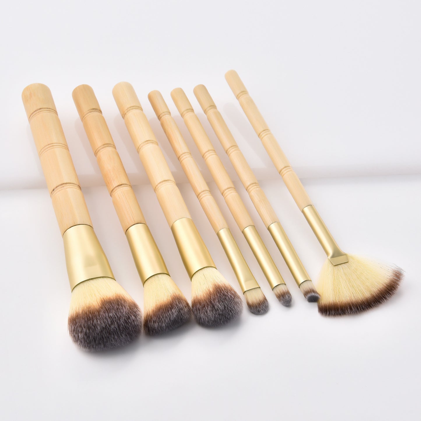 7-Piece Nylon Makeup Brush Set – High-Quality Wooden Handles for Precision Application